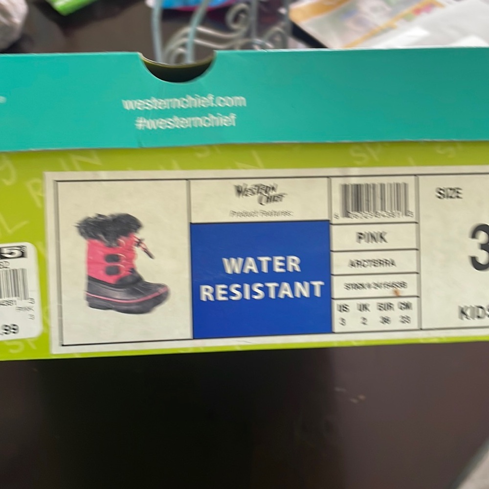 Size 3 kids snow boots pink worn once